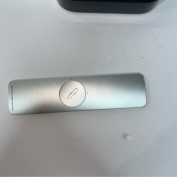 Apple TV 3rd Generation Model A1469 includes remote, power cable and HDMI cable. - Picture 5 of 8